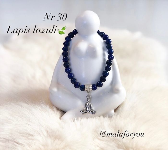 Stretcharmband med 6 mm Lapis lazuli💙

Finns endast 1 ex!

100 kr + porto

💫Lapis lazuli uppmuntrar dig till total medvetenhet och håller dig lugn och balanserad. Den öppnar upp till medialitet och hjälper dig vid depression. Lägger du Lapis lazuli över tredje ögat (pannchakrat) underlättar den meditation💫

#stretcharmband #armband #smycken #lapislazuli #halvädelstenar #gemstone #jewelry #bracelet #yogini #trollslända #dragonfly #heart #hjärta #buddha 