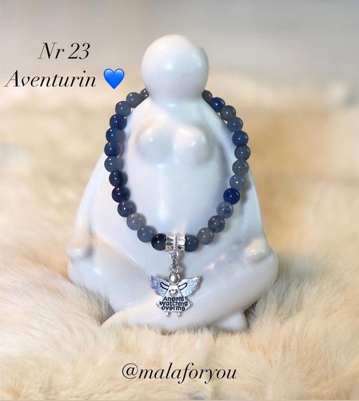 Stretcharmband med 6 mm blå aventurin 🕊

Finns endast 1 ex av varje!

✨ Aventurin ger inre lugn och harmoni i kritiska situationer då den lär oss se med hjärtat. Ger dig mod att våga det där lilla extra. En sten som hjälper oss att nå överflödet i livet. Stärker vår tanke att kunna se klart, istället för att leva i stress och oro✨

100 kr/st + porto

🌸🦋🌸 #forsale #tillsalu #aventurin #buddha #angelwings #änglavingar #yogi #yogini #namaste #mala #malas #malanecklace #malahalsband #necklace #halsband #armband #bracelets #smycken #jewelry #malasweden #malaforyou #yoga #yogi #yogis #yogini #yogisofinstagram #yogainspiration #yogalifestyle #yogalife #yogalove