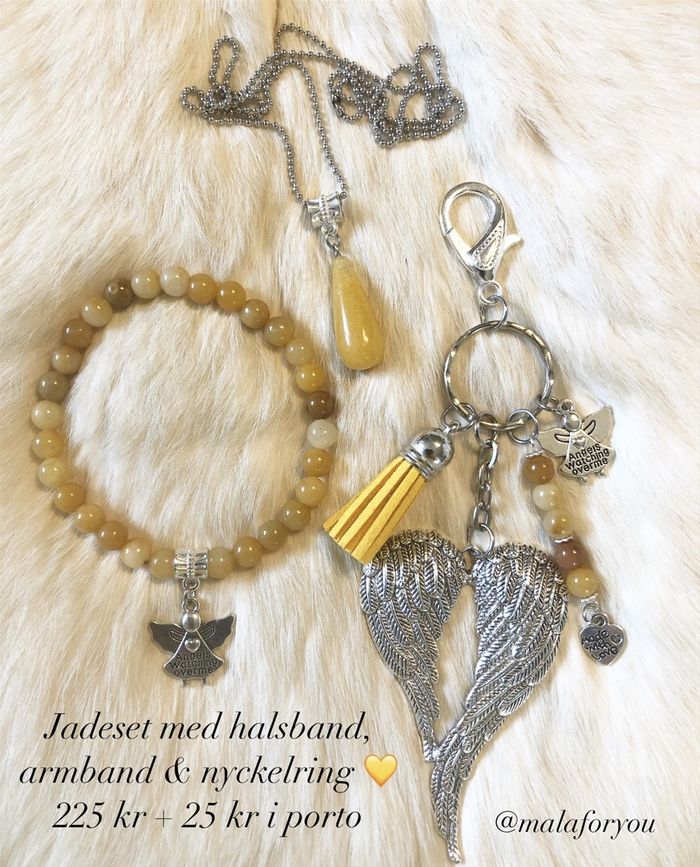 Jadeset med halsband, armband & nyckelring 💛

Finns endast 1 set!!

225 kr + 25 kr i porto

✨Jade är en skydds- och visdomssten, som drar till sig kärlek och pengar. Jade är lugnande och motverkar stress, den ger dig energi då du är trött. Stenen är helande och har beskyddande egenskaper.✨ 

#tillsalu #forsale #jade 
#buddha #namaste #mala #malas #malanecklace #malahalsband #necklace #halsband #smycken #jewelry #malaforyou #yoga #yogi #yogis #yogini #yogisofinstagram #yogainspiration #yogalife #yogalove #yinyoga #yinyogalifestyle