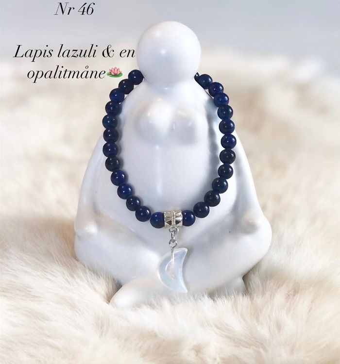 Stretcharmband med Lapis lazuli & en opalitmåne🪷

130 kr + porto

✨ Lapis lazuli uppmuntrar dig till total medvetenhet och håller dig lugn och balanserad. Den öppnar upp till medialitet och hjälper dig vid depression. Lägger du Lapis lazuli över tredje ögat (pannchakrat) underlättar den meditation✨

✨ Opalit anses vara en helande sten. Den tar bort blockeringar av energi och bidrar till att bekämpa trötthet. Opalit är användbar för att förbättra kommunikationen på alla nivåer. Den hjälper till med tolkningen när man får olika budskap och hjälper till att verbalisera inre känslor✨